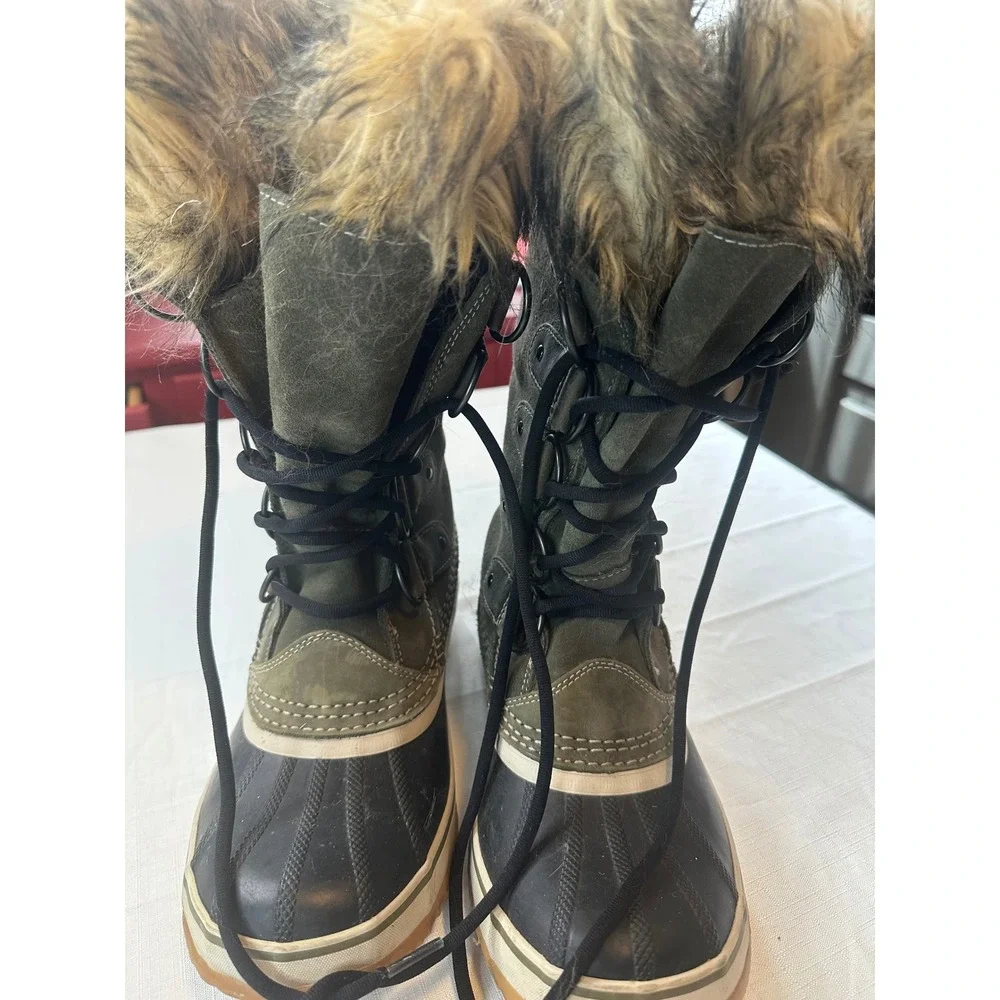 Sorel Winter Carnival Olive Green Faux Fur Waterproof Snow Boots Women's‎ 8